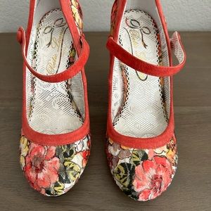 Poetic license size 7M pink suede